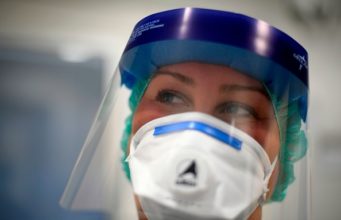 Des étudiants infirmiers payés 1€40 de l’heure pour être en première ligne dans les unités Covid dénoncent leurs conditions de travail